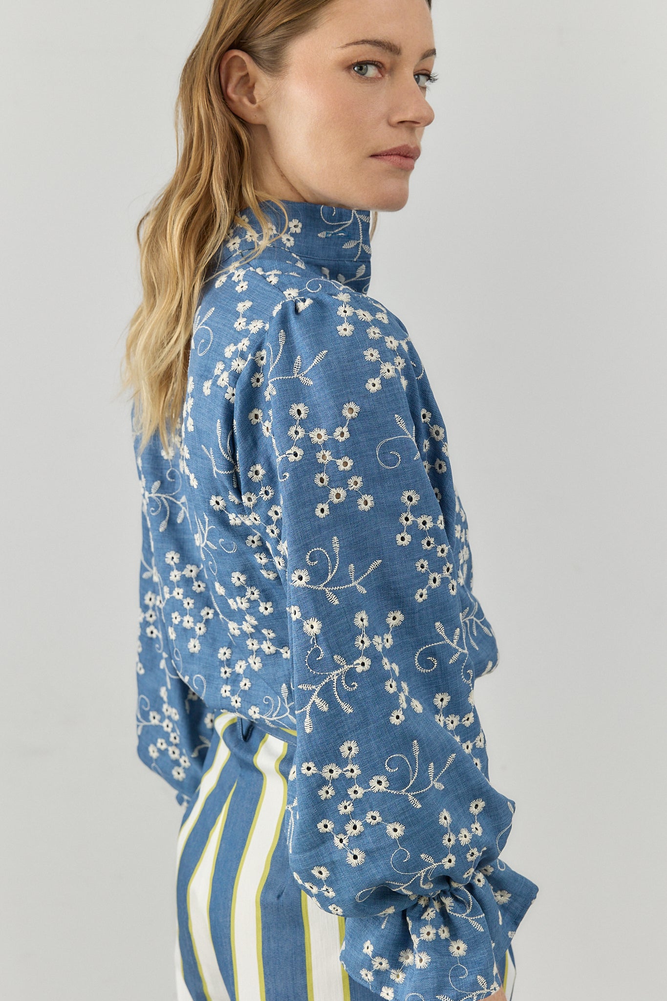 BLUSA AVIÑON AZUL